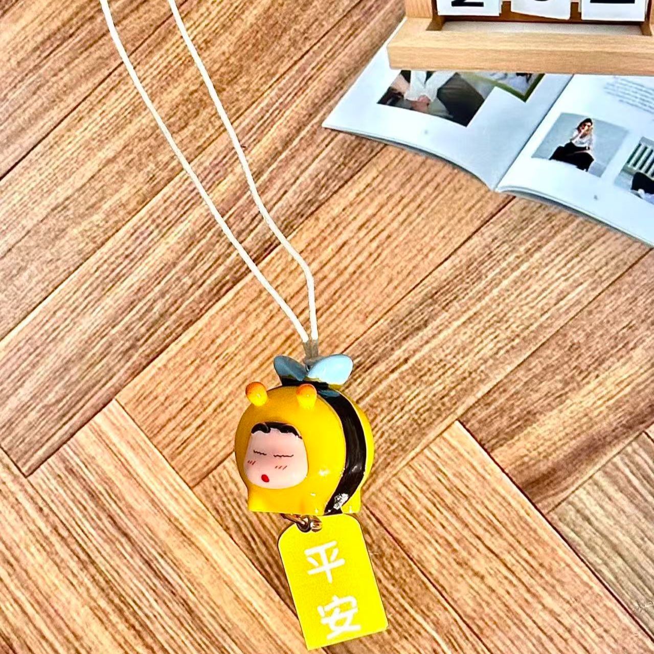 Crayon Shin-chan Bee Cosplay F - огляд і ціна Car Accessories For Interior